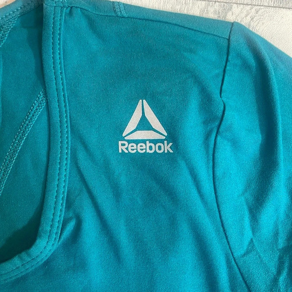 Reebok Dynamic Harbor Blue Slim Fit Scoop Neck Moisture Control Top Small NWT - Picture 2 of 9